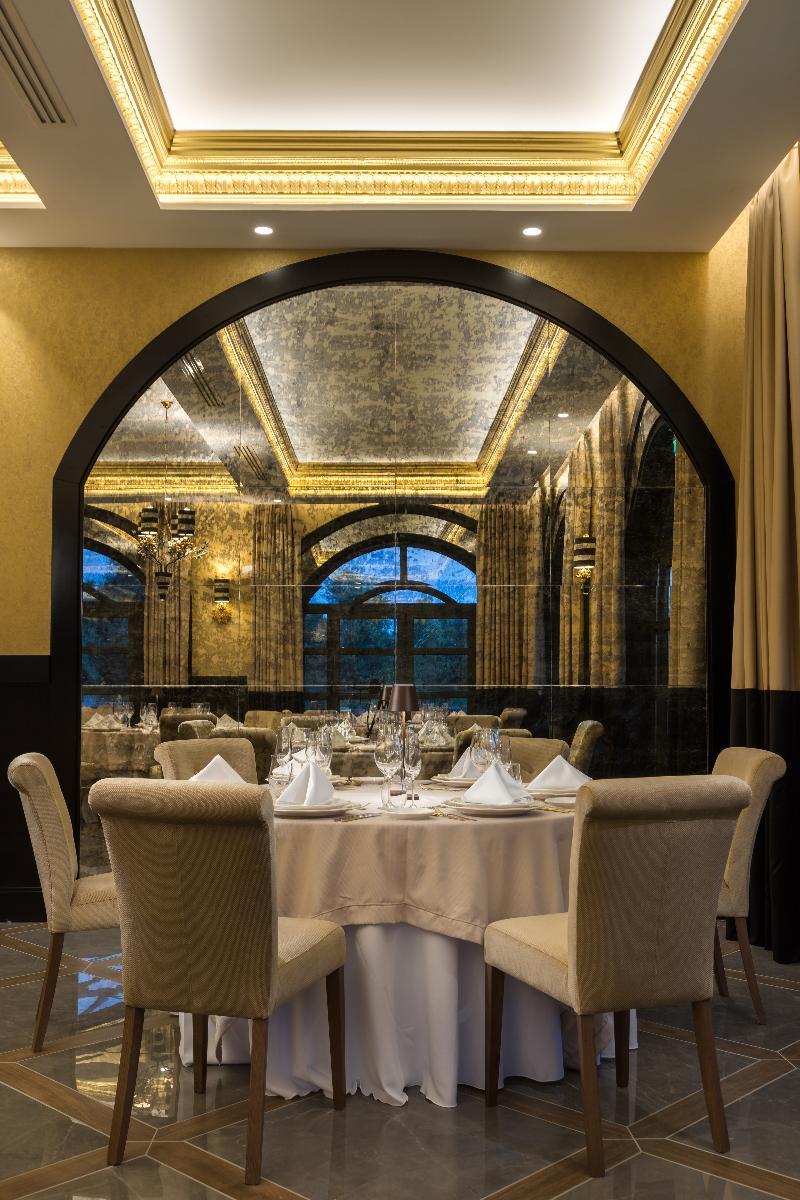 Kyniska Palace Conference & מלון 5*